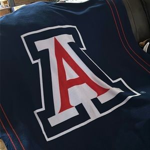 U Arizona Throw Blanket